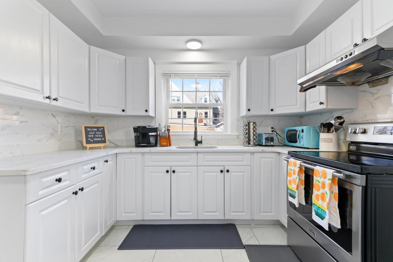 Casa Soleada In East Rock Near Dt And Yale Som With Free Parking And King Bed Apartman New Haven Kültér fotó