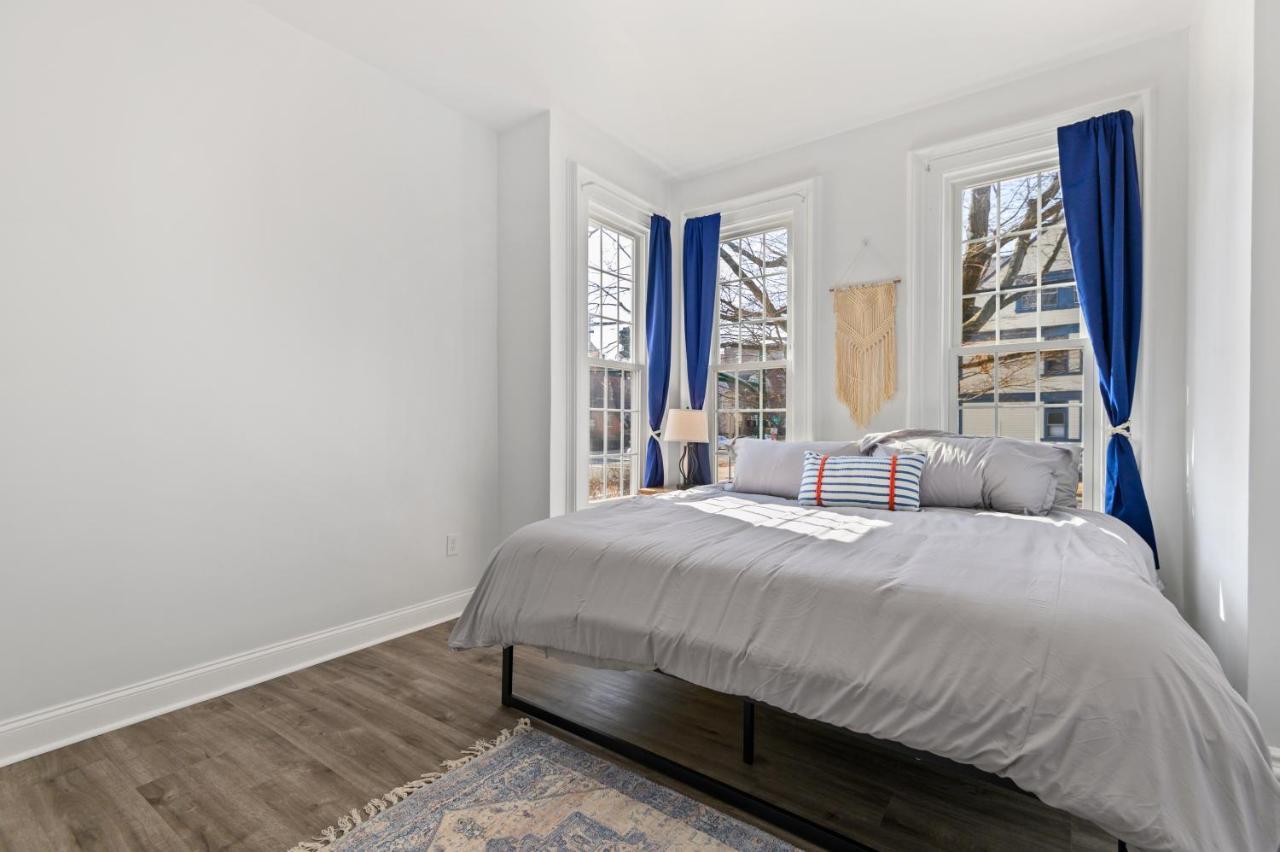 Casa Soleada In East Rock Near Dt And Yale Som With Free Parking And King Bed Apartman New Haven Kültér fotó